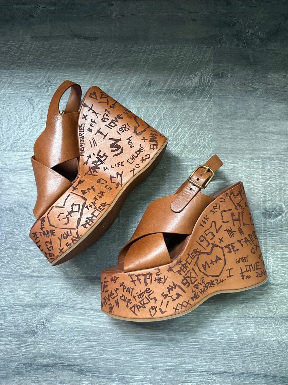 ✨ CHLOE Maxime Leather Crisscross Platform Sandals $1,250